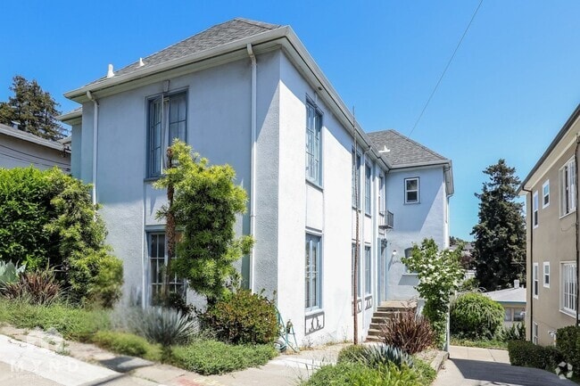 Building Photo - 848 Erie St
