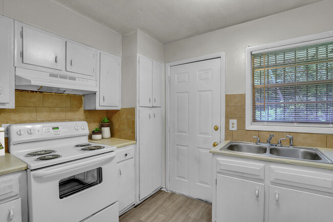 Cocina - Abby Ridge Apartment Homes 3136 M.L.K. Jr ...