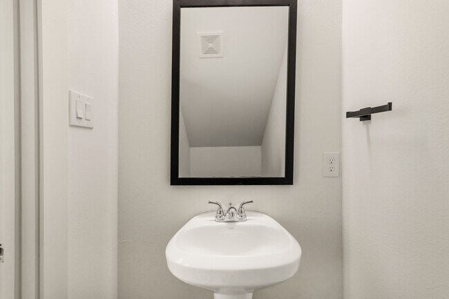 Foto del edificio - Wolf Den 3BR Near South College Station | Ideal Layout + Garage + Space