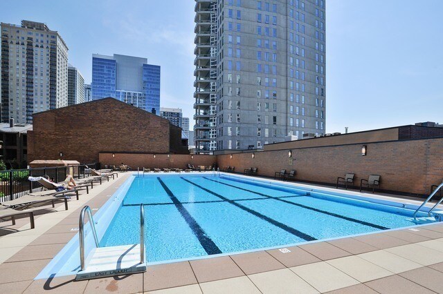 Foto principal - 1030 N State St