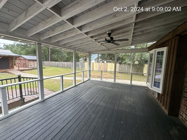 Building Photo - 341 Greentree Dr