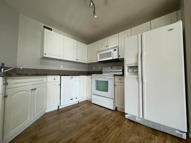 Building Photo - 150 Edwards Dr SW
