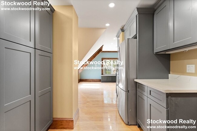 Building Photo - 17-19-19 Cushing Ave