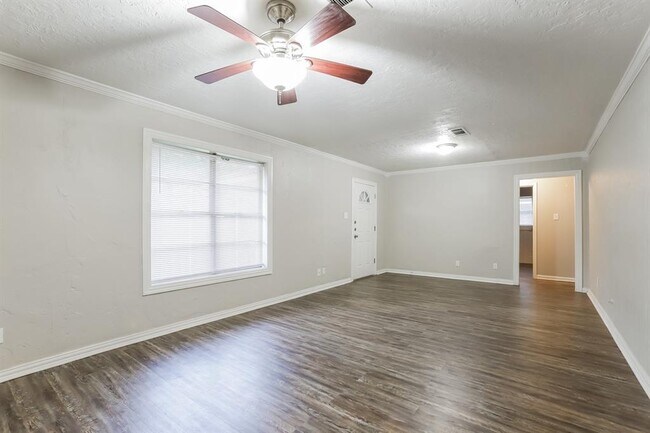 Building Photo - 1403 N Roberson St