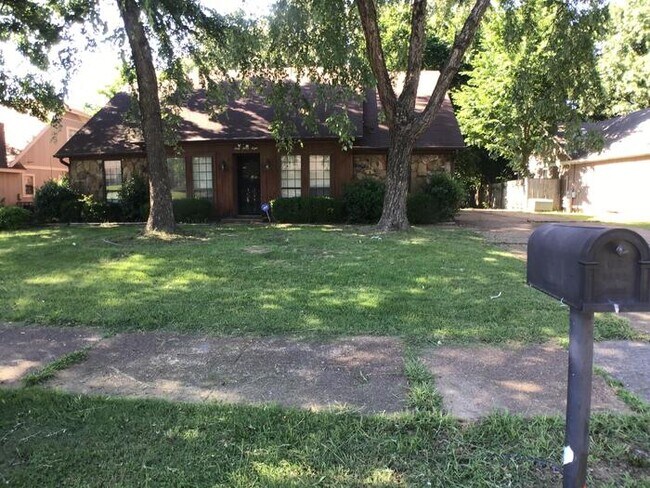 Building Photo - 6038 Rosewind Cir W