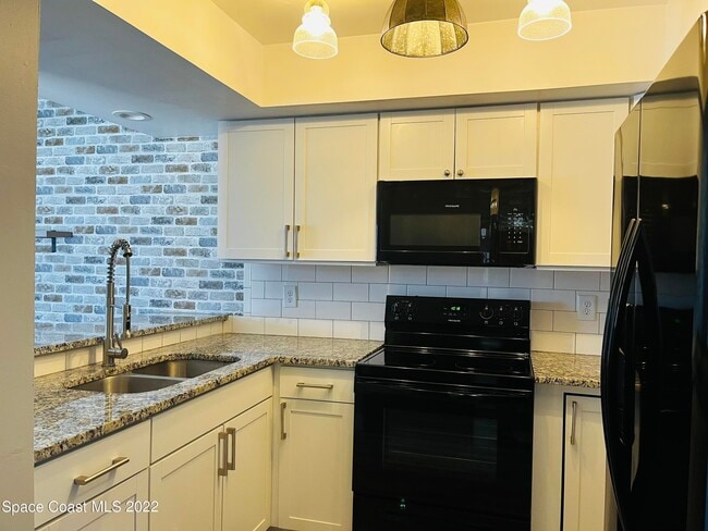 Building Photo - 3005 Sir Hamilton Cir