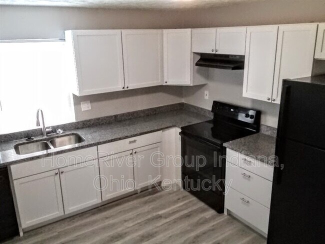 Building Photo - 420 Sandhurst Dr