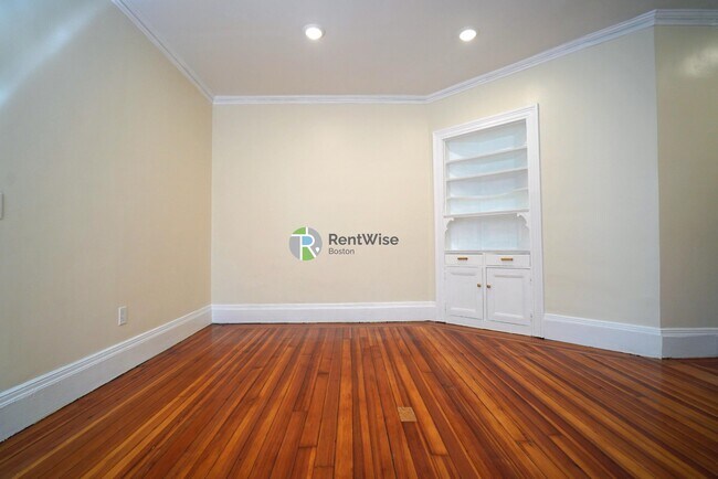 Building Photo - 10 Beals St