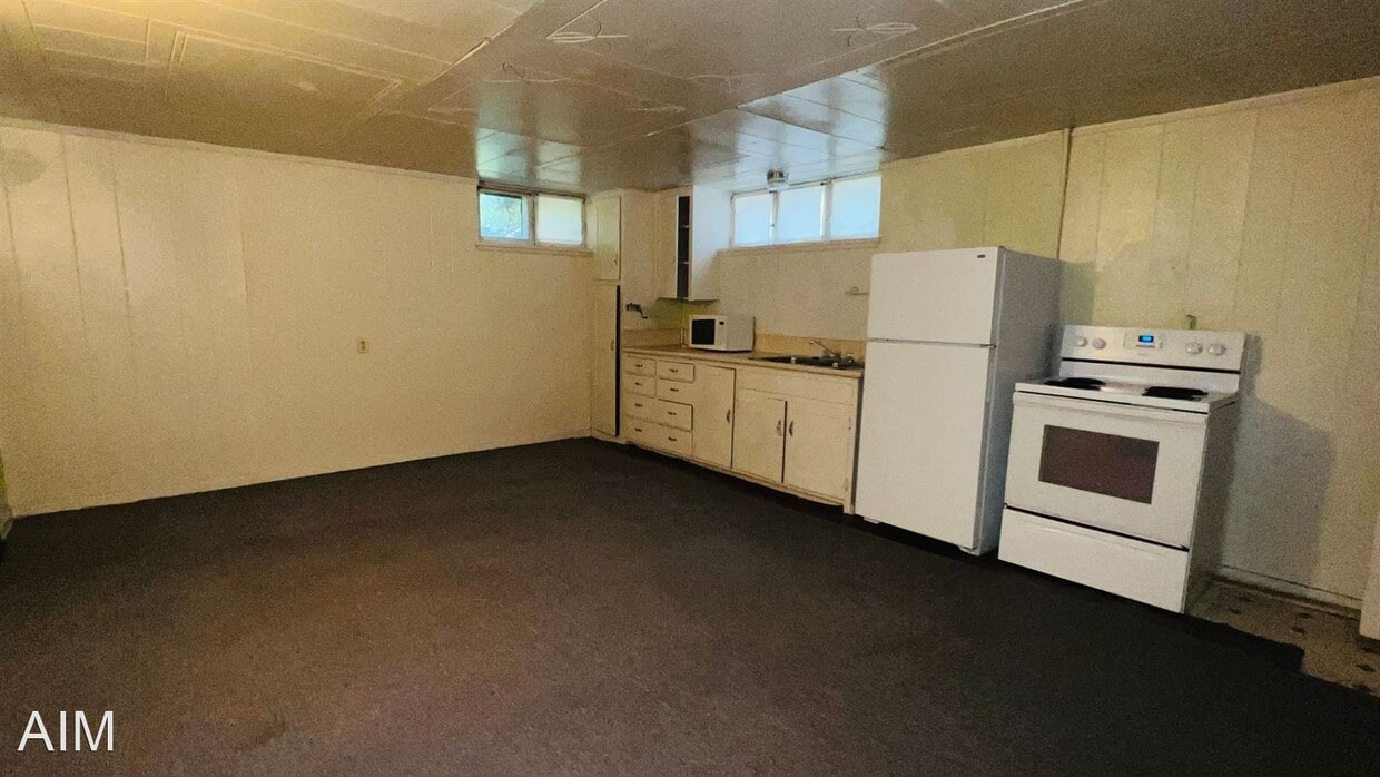 321 S Jay St, Aberdeen, SD 57401 House Rental in Aberdeen, SD