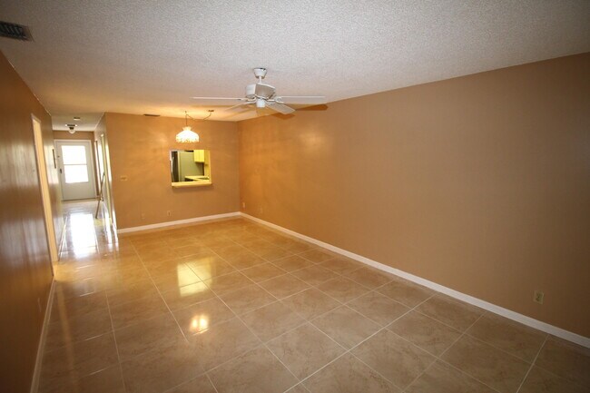 Building Photo - 5939 Forest Hill Blvd