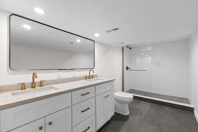 Foto del edificio - 564 W 2nd Ave