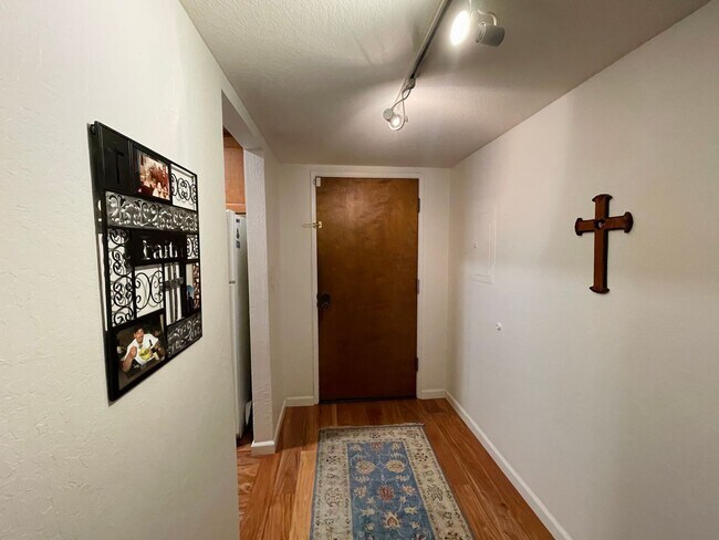 Foto del edificio - Beautiful 2 Bedroom , 2 Bedroom Bath Unit