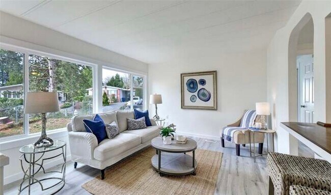 Building Photo - Remodeled home in Holly Hills!