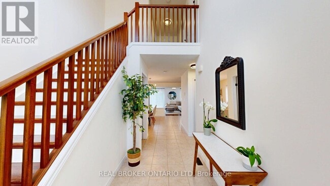 Building Photo - 868 Reeves Ave