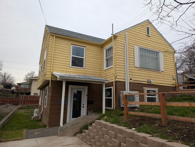 Foto del edificio - NW 9th &amp; Furnish Duplex