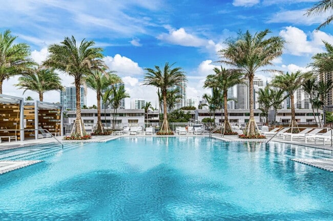 Building Photo - Marina del Mar