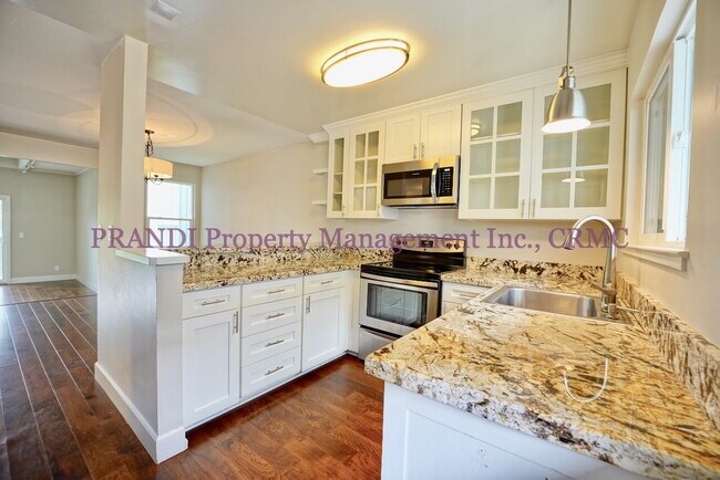 Foto del edificio - Impeccable Quality in this Recently Remode...