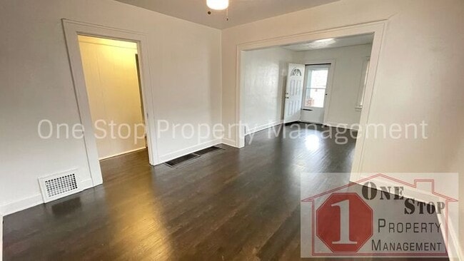 Building Photo - Beautiful 2 Bedroom 1 Bathroom Home in Kansas City!