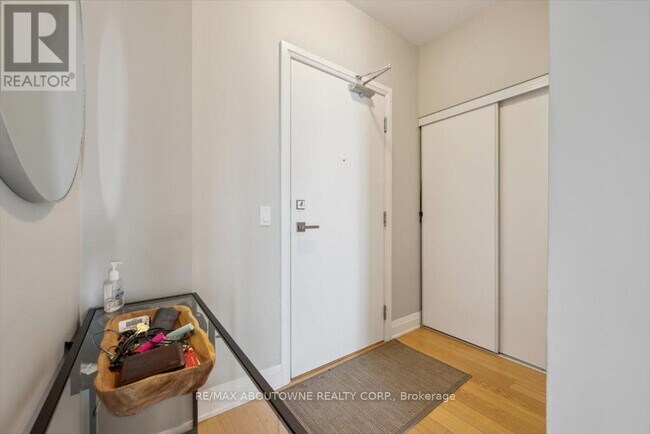 Building Photo - 530-1530 St Clair Ave W