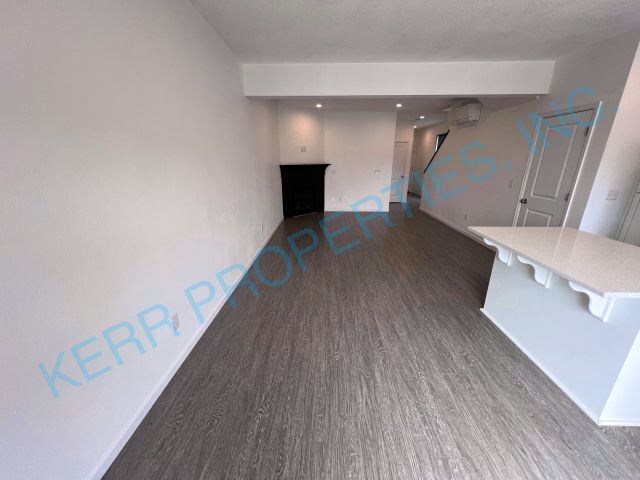 Building Photo - FREE RENT! Spacious 4-Bedroom Townhouse wi...
