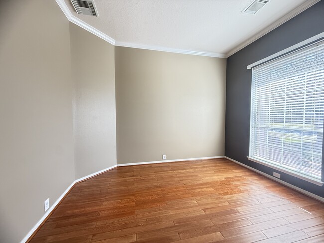 Building Photo - 2802 Parkeston Dr