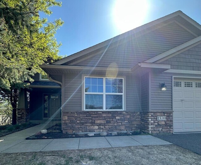 Foto del edificio - 1539 Hydram Ave N