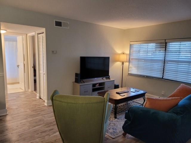 Foto del edificio - 2588 Riverside Dr