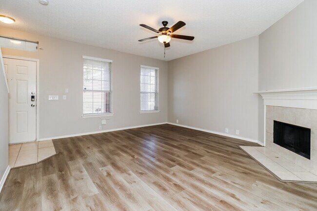 Foto del edificio - 8425 Vicksburg Ln