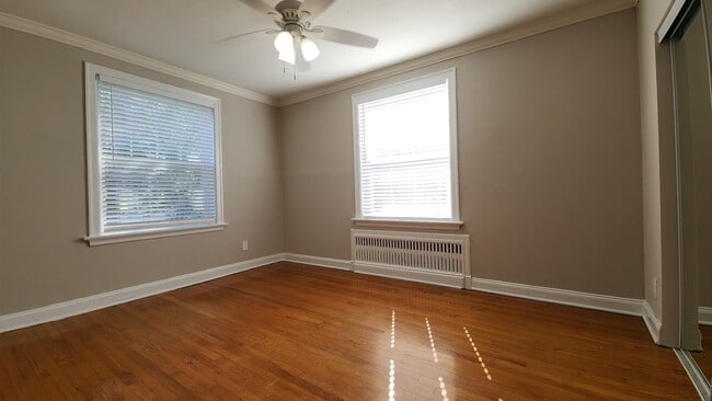 Building Photo - 803 Westwood Dr