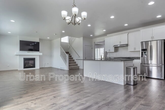 Foto del edificio - 3711 Creek Meadow Rd