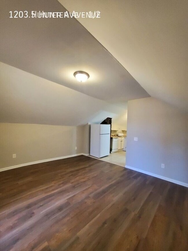 Foto del edificio - 1203.5 Hunter Ave