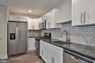 Building Photo - 1320 N Franklin St