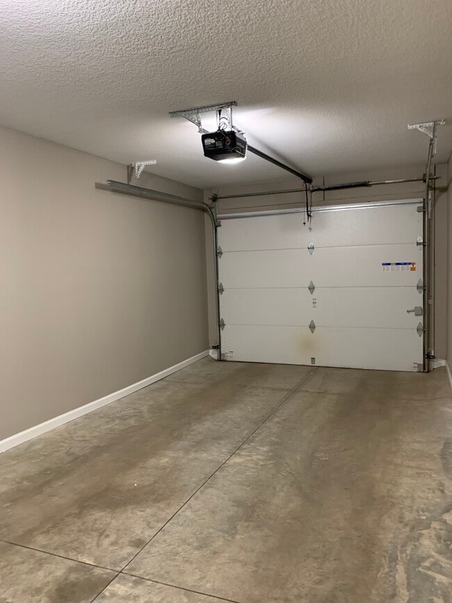 Building Photo - 4813 Tyrone Rd