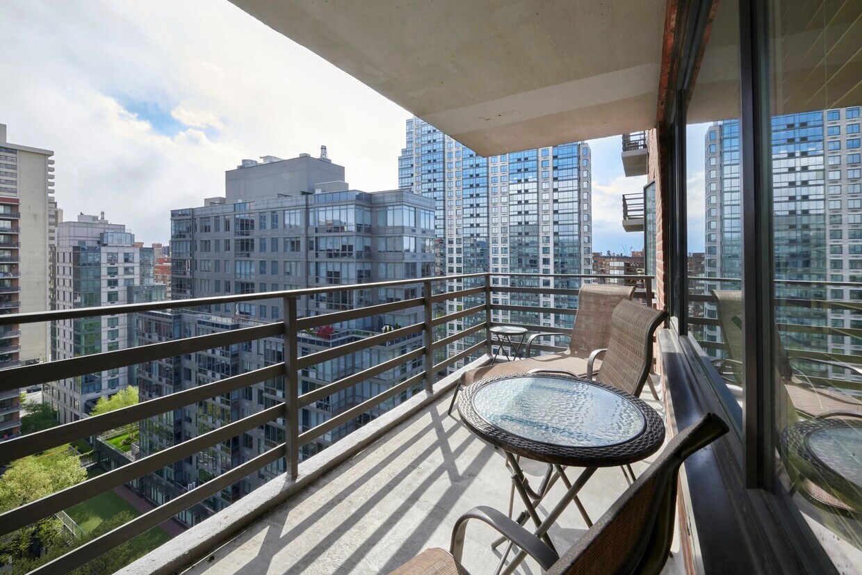 Foto principal - 1 BED WITH BONUS ROOM!