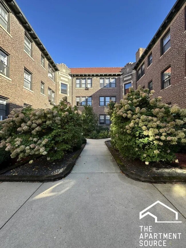 Building Photo - 1317 Oak Ave
