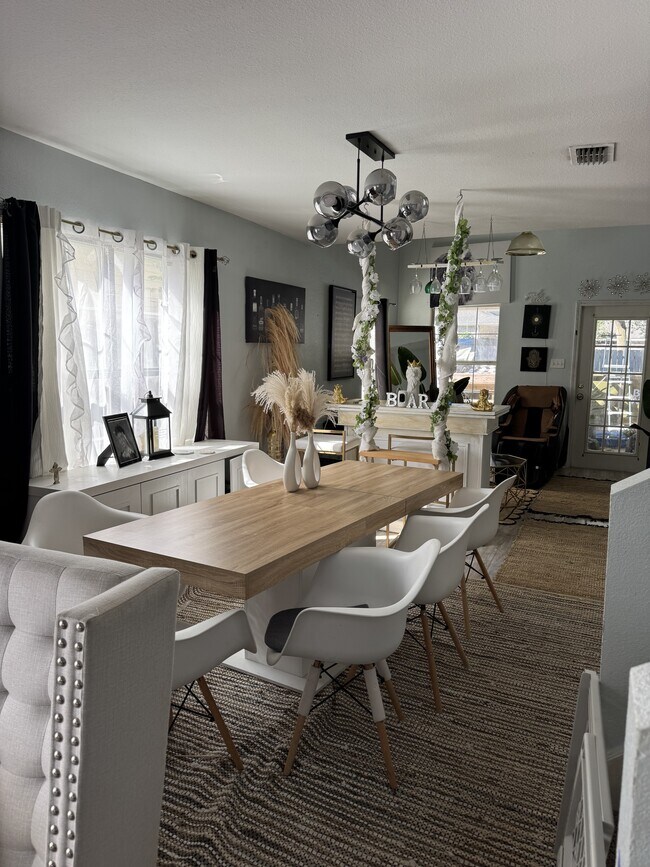 Foto del edificio - 11065 Oakcrest Dr