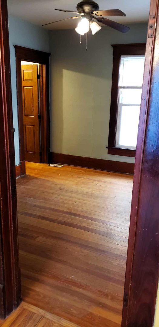 Building Photo - 221 N Estelle Ave