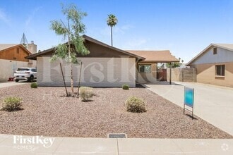 Building Photo - 4716 S Kenwood Ln