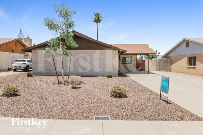 Primary Photo - 4716 S Kenwood Ln