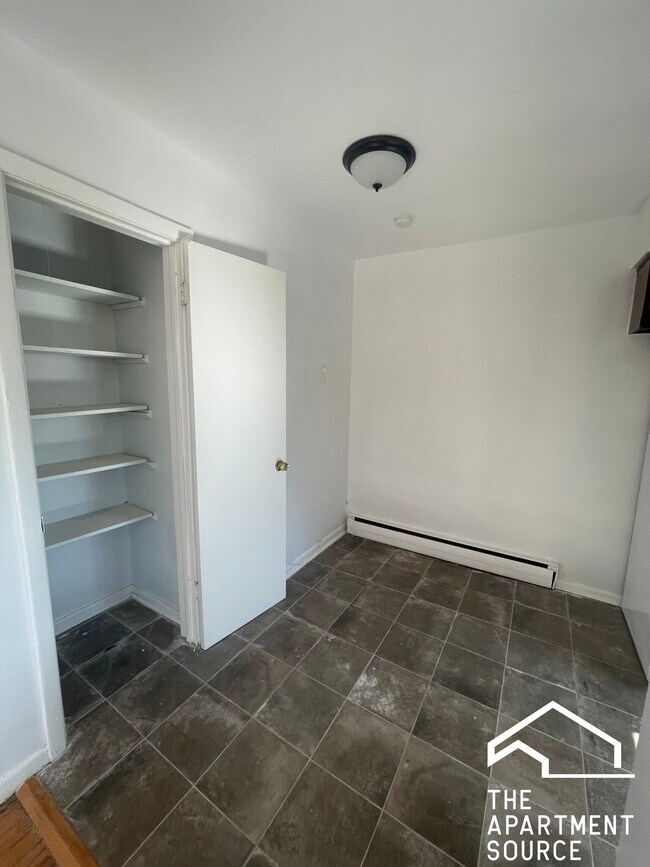 Building Photo - 1410 W Juneway Terrace