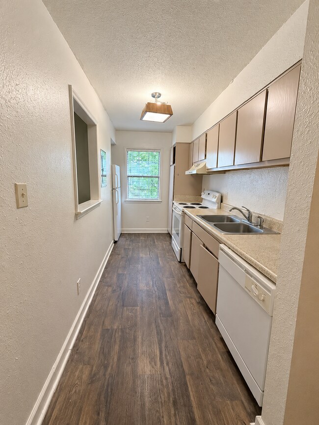 Foto del edificio - 2518-202 Avent Ferry Road
