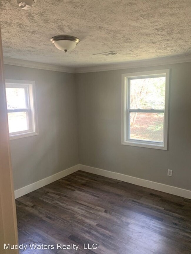 Building Photo - 3 br, 1 bath House - 268 S Mullen Ave
