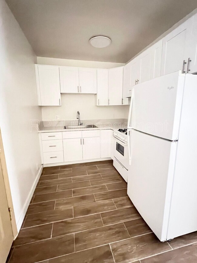 Building Photo - 619 Normandie Ave