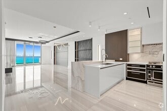 Building Photo - 17901 Collins Ave