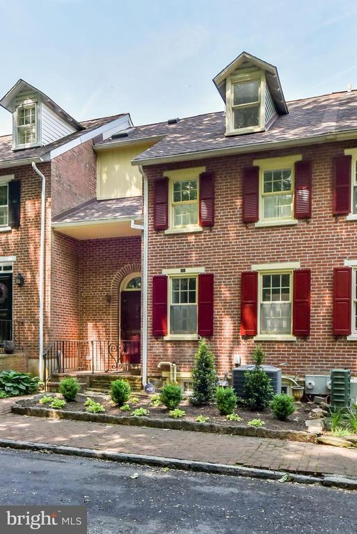 Foto del edificio - 57 Ivy Rd