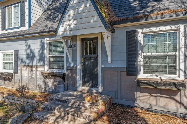 Foto del edificio - Sanders Beach home 3 bed 2 bath with secon...