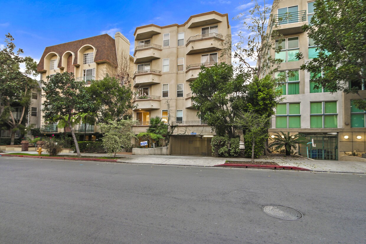 1931 Glendon Ave, Los Angeles, CA 90025 Condo for Rent in Los Angeles