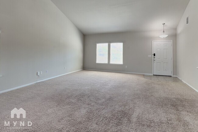 Building Photo - 717 Pinnacle Dr
