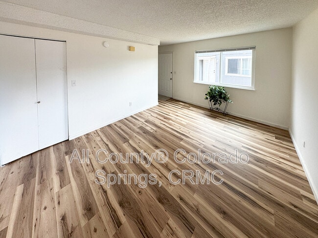 Building Photo - 6674 Provincial Dr