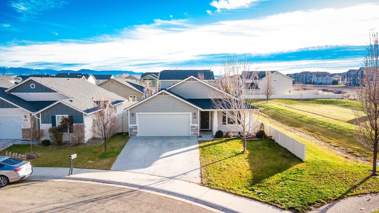 Primary Photo - Beautiful Home in the growing Meridian